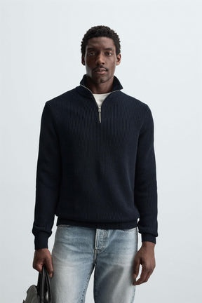LINKSGESTRICKTER PULLOVER MIT REISSVERSCHLUSS
