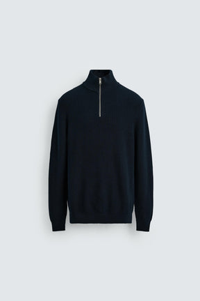 LINKSGESTRICKTER PULLOVER MIT REISSVERSCHLUSS