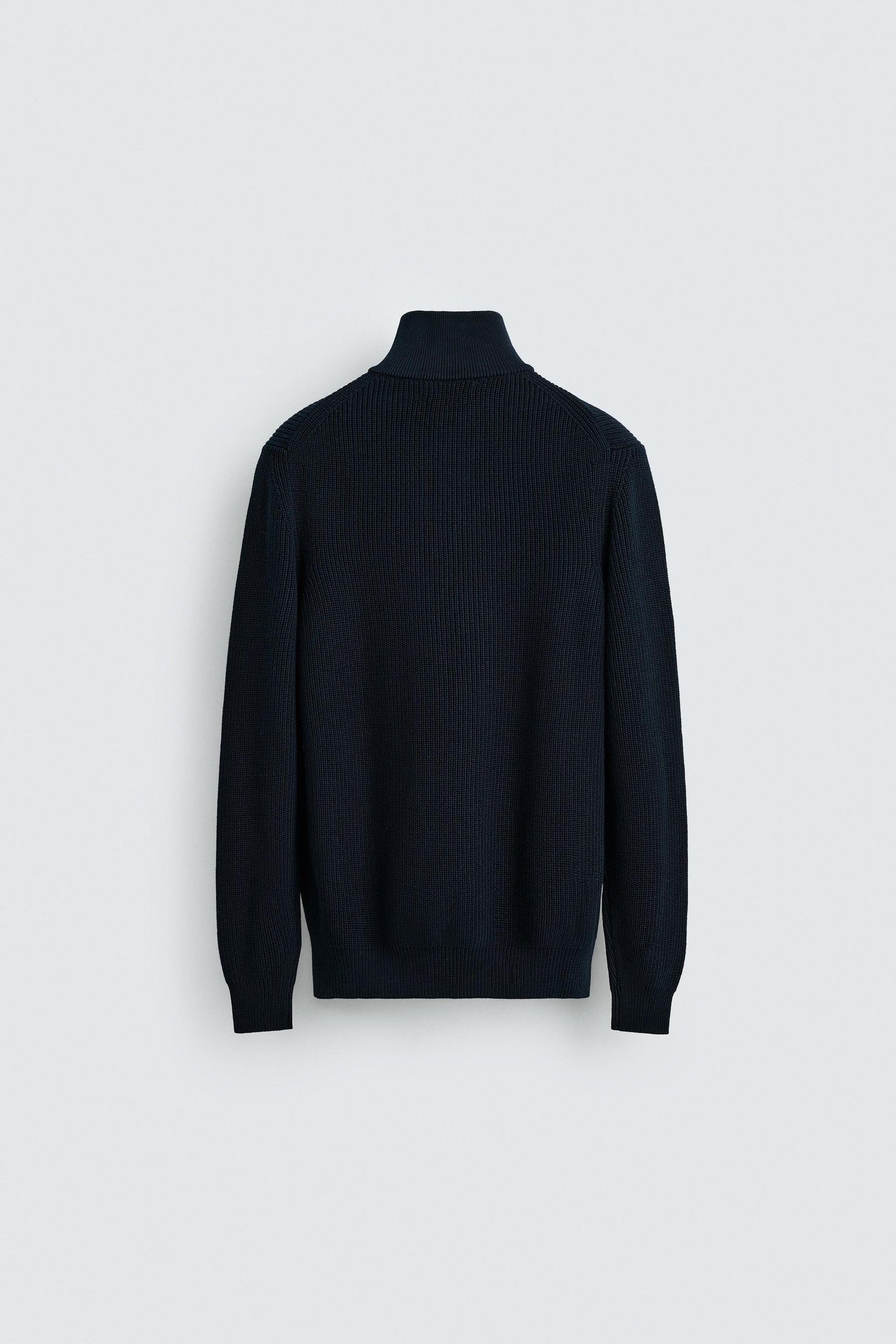 LINKSGESTRICKTER PULLOVER MIT REISSVERSCHLUSS
