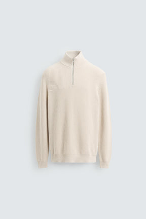 LINKSGESTRICKTER PULLOVER MIT REISSVERSCHLUSS