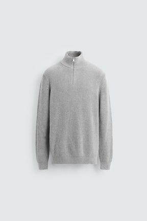 LINKSGESTRICKTER PULLOVER MIT REISSVERSCHLUSS