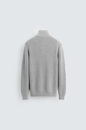 LINKSGESTRICKTER PULLOVER MIT REISSVERSCHLUSS