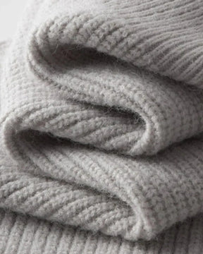 Strickjacke mit Reißverschluss und Stehkragen